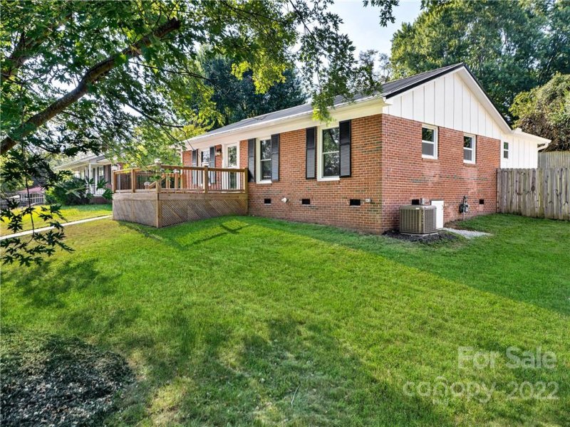 Property image 4 at 19 Starmount Drive, Asheville, NC 28806