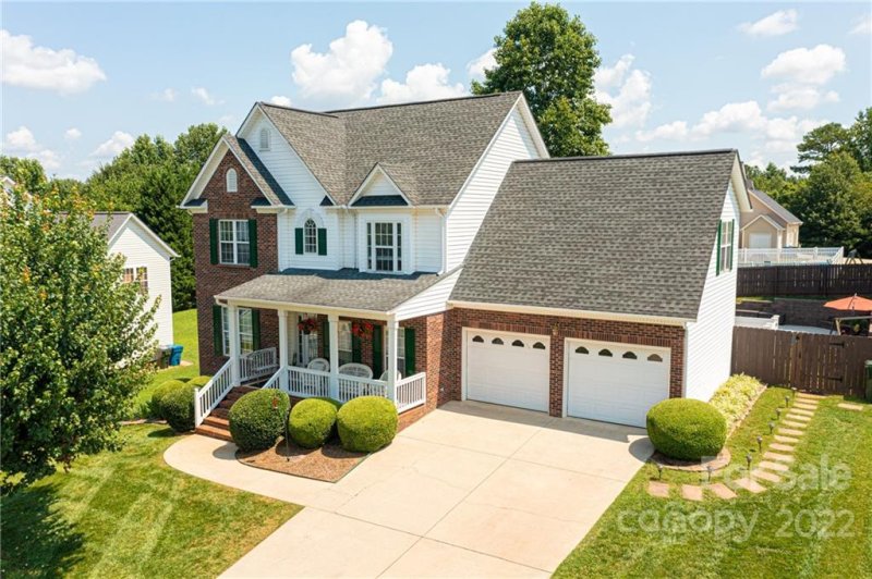 Property image 2 at 2586 Ironwood Drive, Hickory, NC 28602