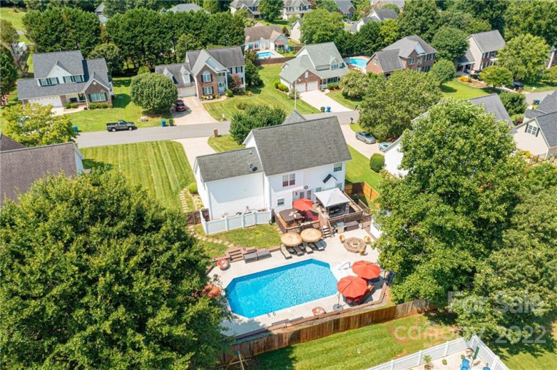 Property image 3 at 2586 Ironwood Drive, Hickory, NC 28602