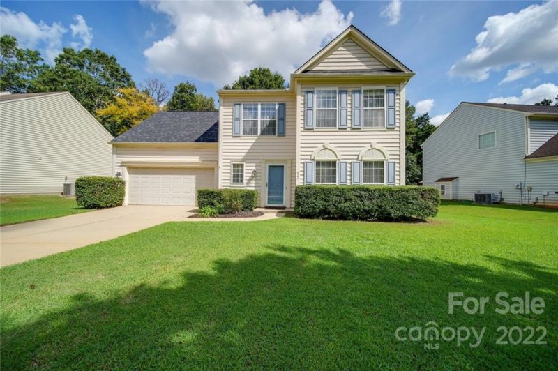 Property image 2 at 422 River Banks Road, Matthews, NC 28105