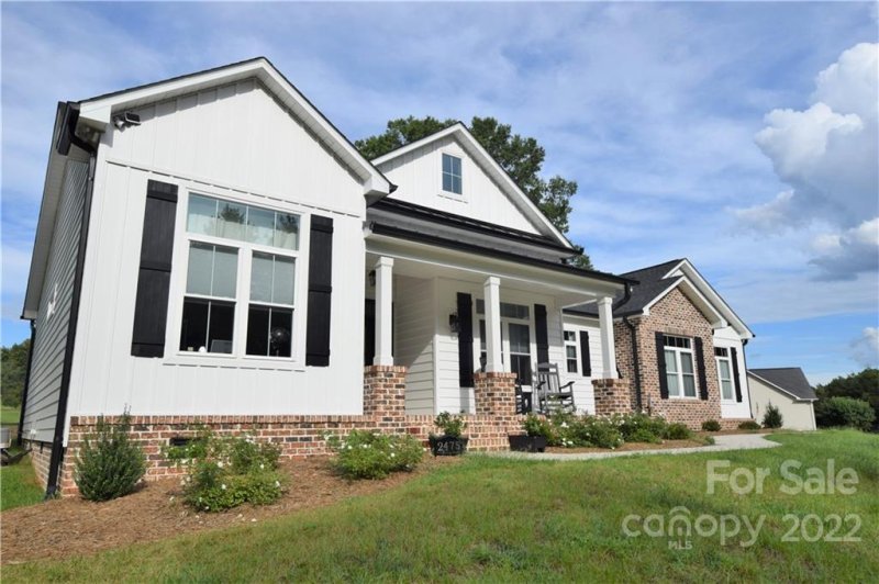 Property image 2 at 2475 Harvest Drive, Hickory, NC 28601