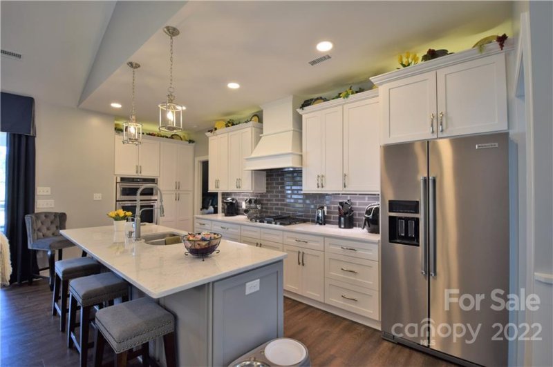 Property image 4 at 2475 Harvest Drive, Hickory, NC 28601