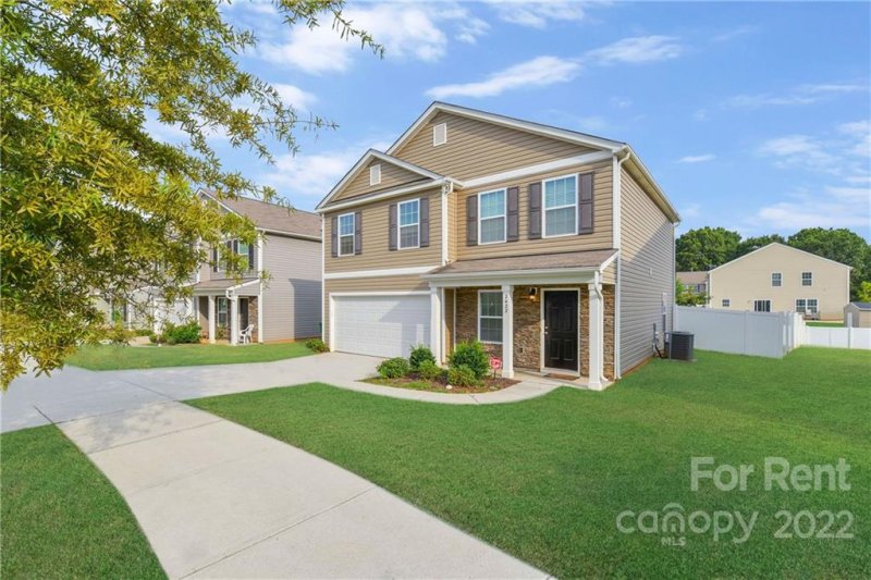 Property image 3 at 2422 Dewey Creek Lane, Charlotte, NC 28216