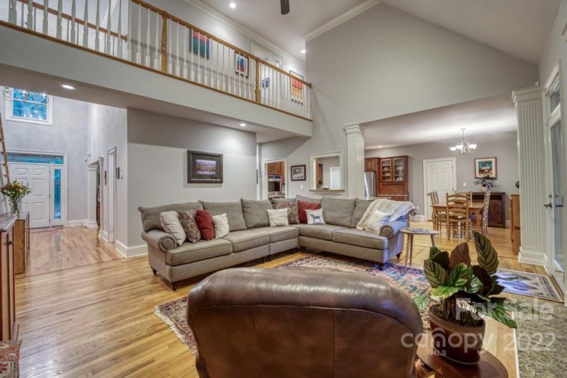 Property image 2 at 136 Windover Drive, Asheville, NC 28803