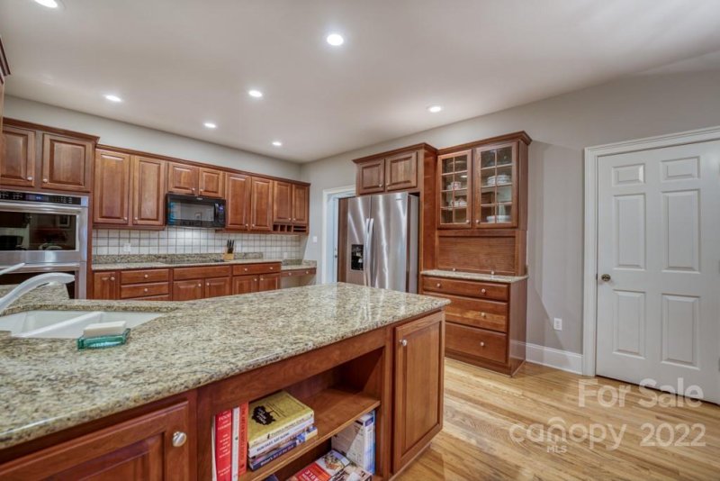 Property image 5 at 136 Windover Drive, Asheville, NC 28803