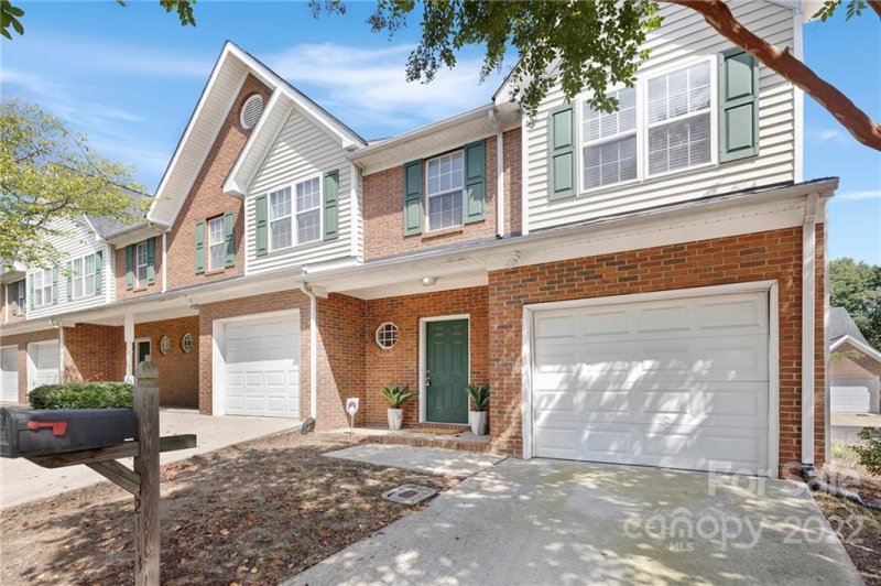 Property image 2 at 2113 Lennoxshire Square Court, Charlotte, NC 28210