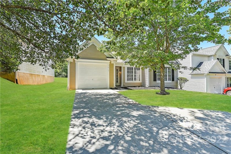 Property image 2 at 1417 Chimney Rock Court, Charlotte, NC 28262