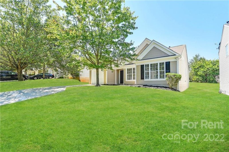 Property image 3 at 1417 Chimney Rock Court, Charlotte, NC 28262