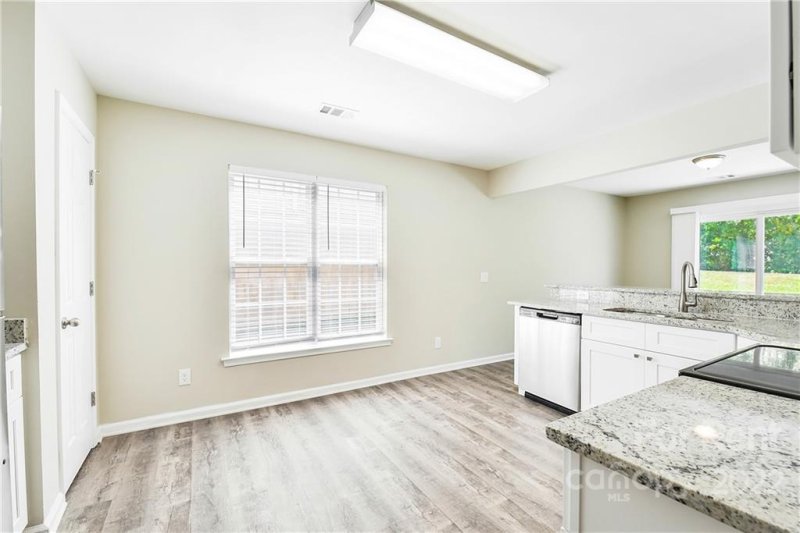 Property image 4 at 1417 Chimney Rock Court, Charlotte, NC 28262