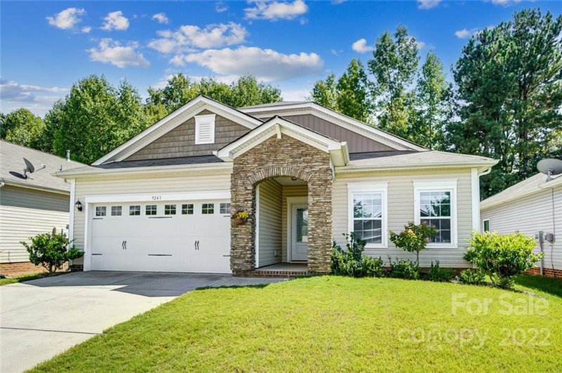 Property image 3 at 9243 Aubrac Lane, Charlotte, NC 28213