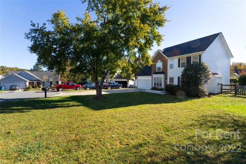 Property image 3 at 7000 Gatwick Lane, Matthews, NC 28104