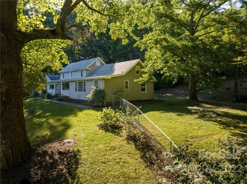 Property image 2 at 51 Mark Twain Road, Asheville, NC 28805
