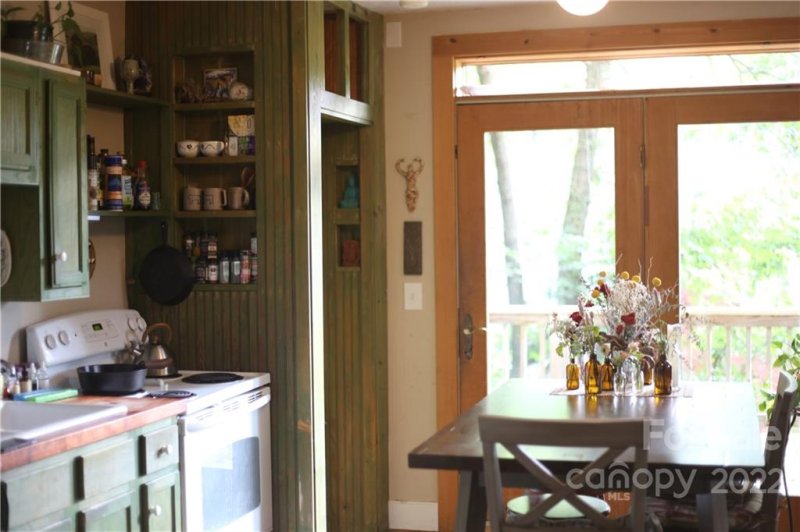 Property image 3 at 86 Annandale Avenue, Asheville, NC 28801