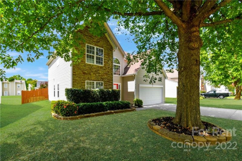 Property image 2 at 5135 Kiev Drive, Charlotte, NC 28216