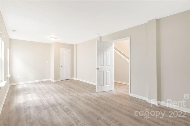 Property image 4 at 5135 Kiev Drive, Charlotte, NC 28216