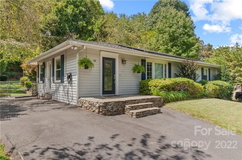Property image 2 at 18 Grandview Circle, Asheville, NC 28806