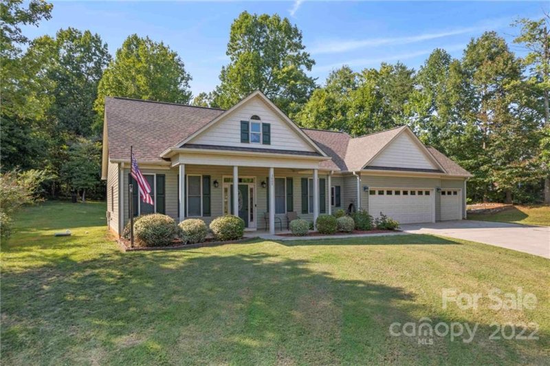 Property image 2 at 3809 Creek Ridge Drive, Denver, NC 28037