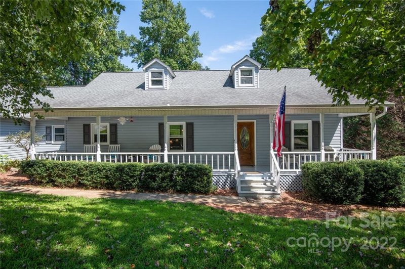 3933 3945 Shakespeare Drive