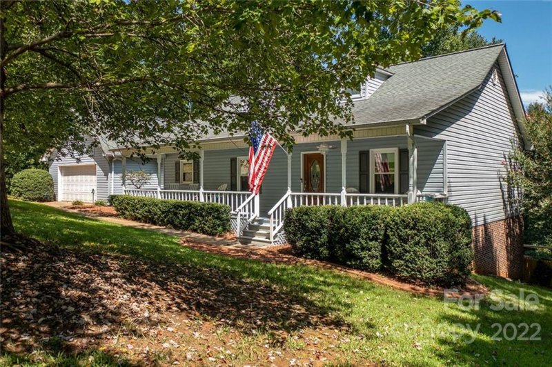 Property image 4 at 3933 3945 Shakespeare Drive, Hickory, NC 28601