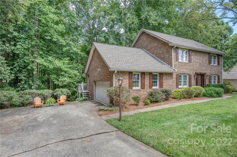 Property image 2 at 3430 Thoroughbred Court, Gastonia, NC 28056