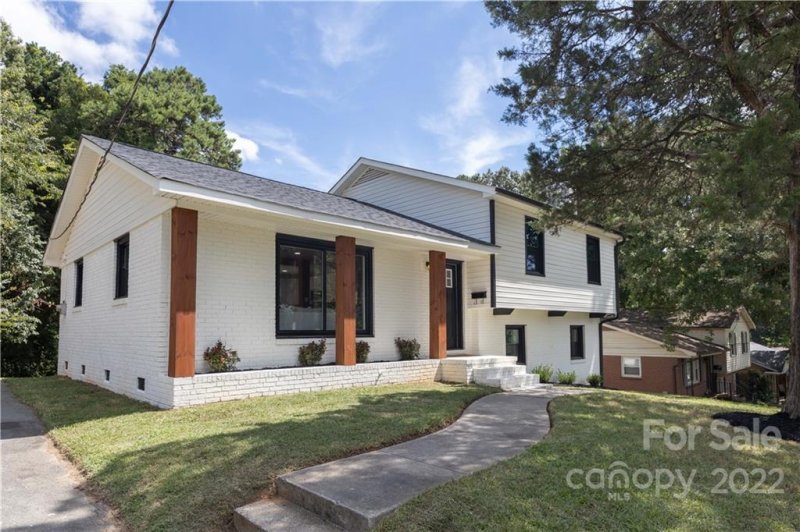 Property image 3 at 7445 Briardale Drive, Charlotte, NC 28212