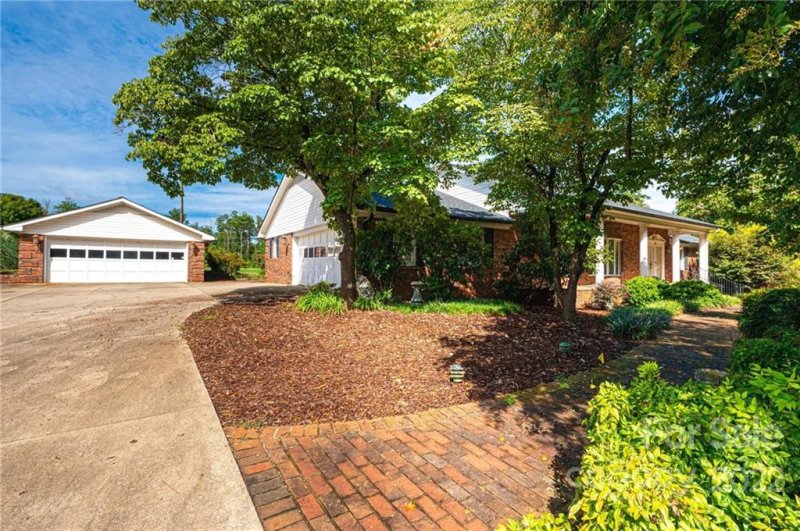 Property image 3 at 516 Deauville Road, Statesville, NC 28625