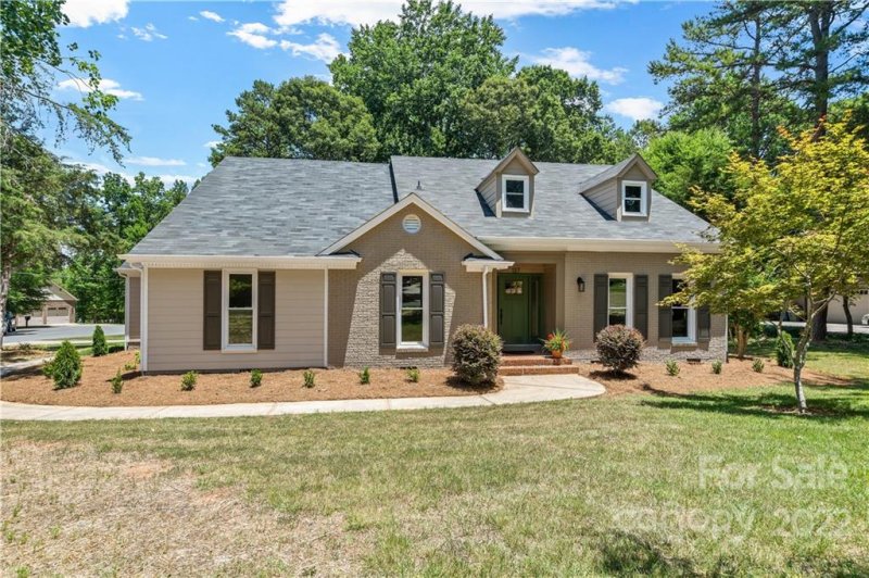 Property image 2 at 137 Canterbury Place Road, Mooresville, NC 28115