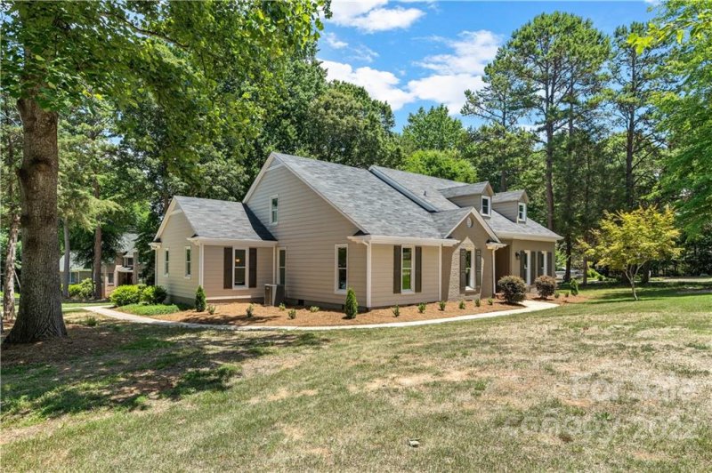 Property image 3 at 137 Canterbury Place Road, Mooresville, NC 28115