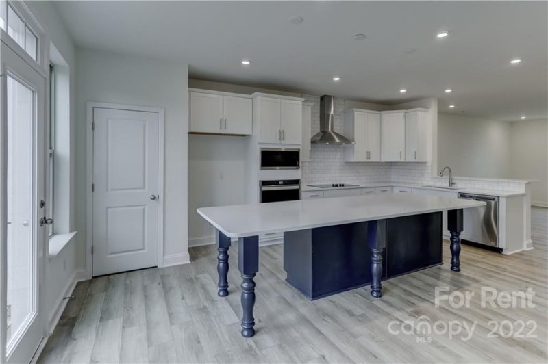 Property image 2 at 426 Simeon Drive, Charlotte, NC 28208