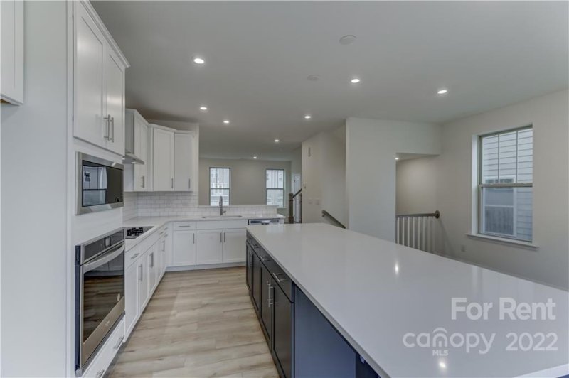 Property image 3 at 426 Simeon Drive, Charlotte, NC 28208