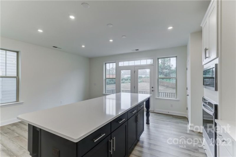 Property image 4 at 426 Simeon Drive, Charlotte, NC 28208