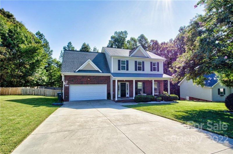 Property image 3 at 1010 Emerson Drive, Mooresville, NC 28115