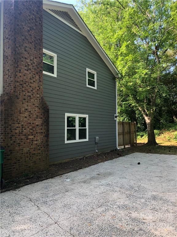 Property image 4 at 501 King Edward Road, Charlotte, NC 28211