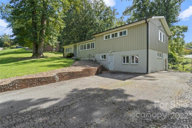 Property image 2 at 145 30th Avenue, Hickory, NC 28601
