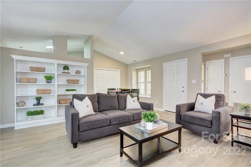 Property image 4 at 2744 Tiergarten Lane, Charlotte, NC 28210