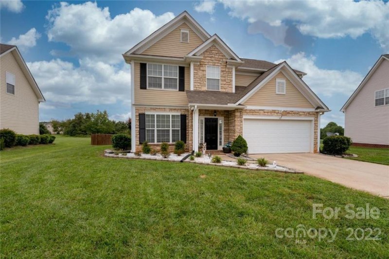 Property image 3 at 5050 Orchard Park Drive, Hickory, NC 28602