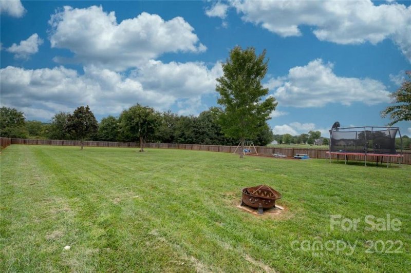 Property image 4 at 5050 Orchard Park Drive, Hickory, NC 28602