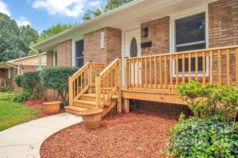 Property image 3 at 4826 Ridgeley Drive, Charlotte, NC 28208
