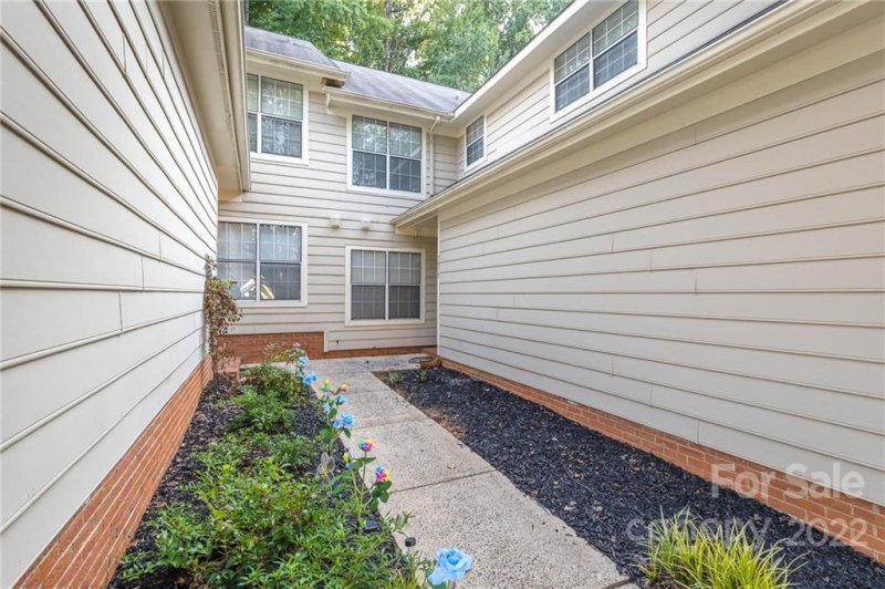 Property image 3 at 5917 Amity Springs Drive, Charlotte, NC 28212