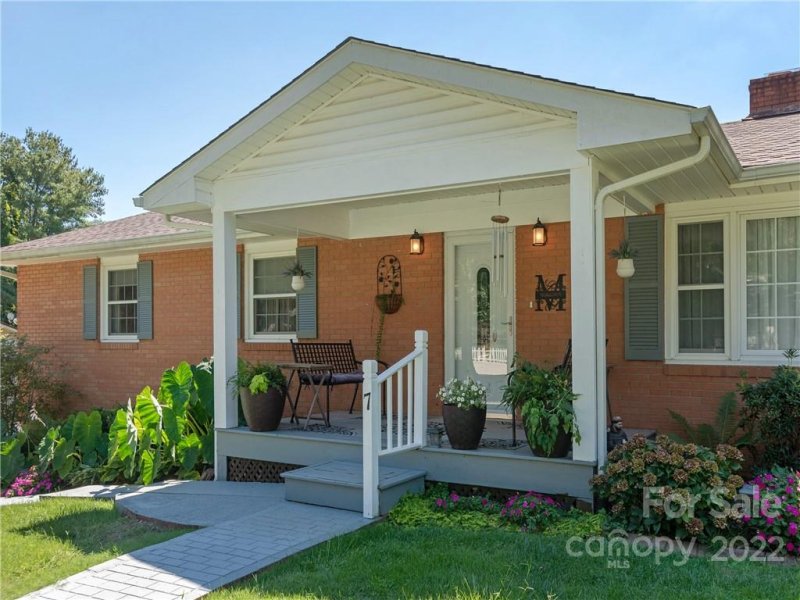 Property image 3 at 7 Ballantree Drive, Asheville, NC 28803