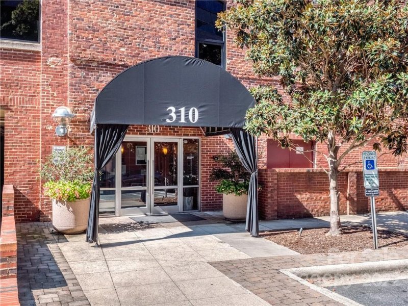 Property image 2 at 310 Arlington Avenue, Charlotte, NC 28203