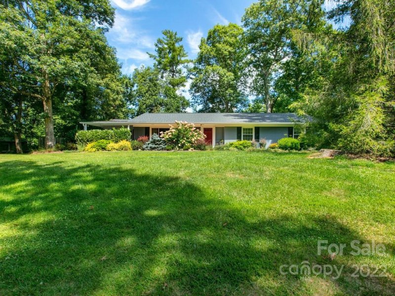 Property image 2 at 29 E Fox Chase Road, Asheville, NC 28804