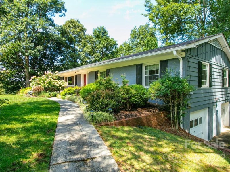 Property image 4 at 29 E Fox Chase Road, Asheville, NC 28804