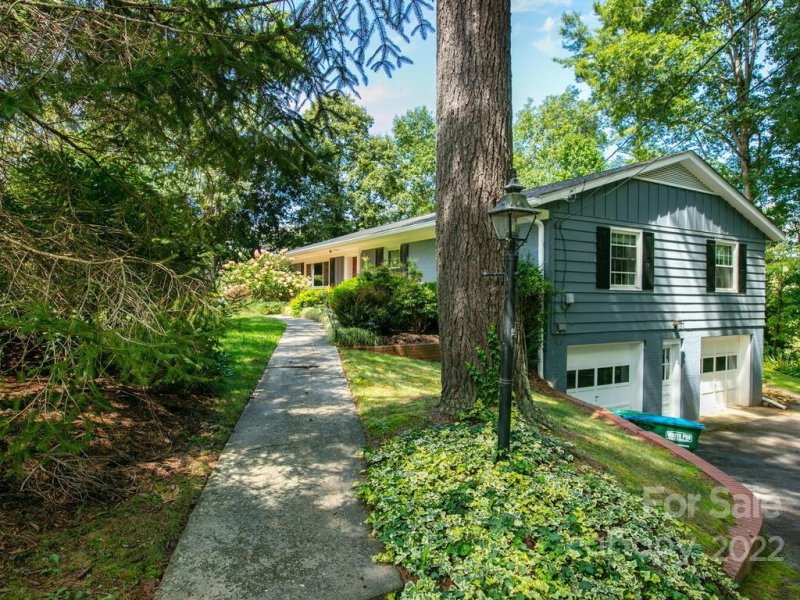 Property image 5 at 29 E Fox Chase Road, Asheville, NC 28804