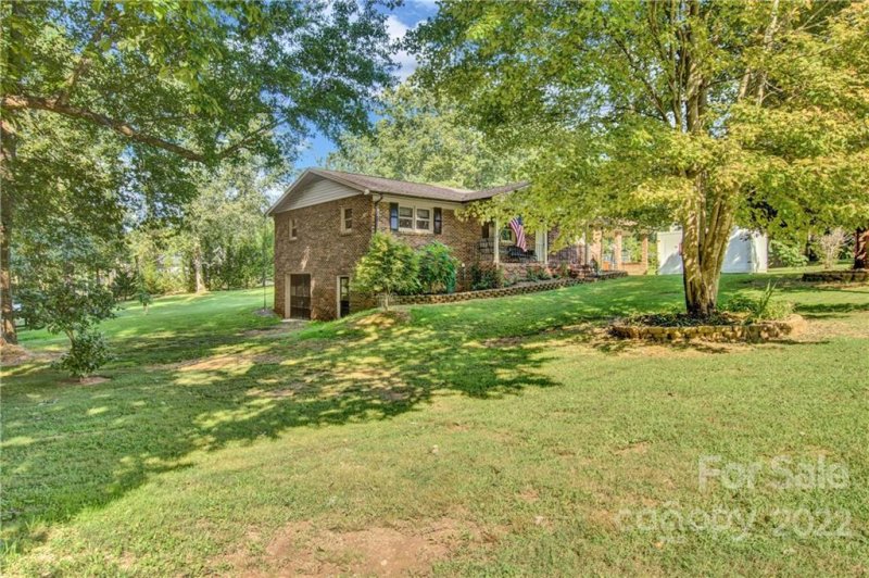 Property image 2 at 1113 Fairview Street, Claremont, NC 28610