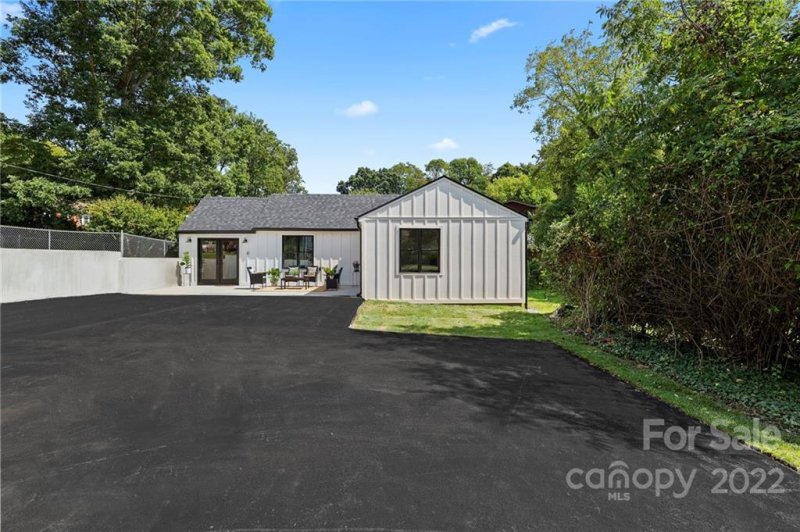 Property image 2 at 20 Broadview Avenue, Asheville, NC 28803