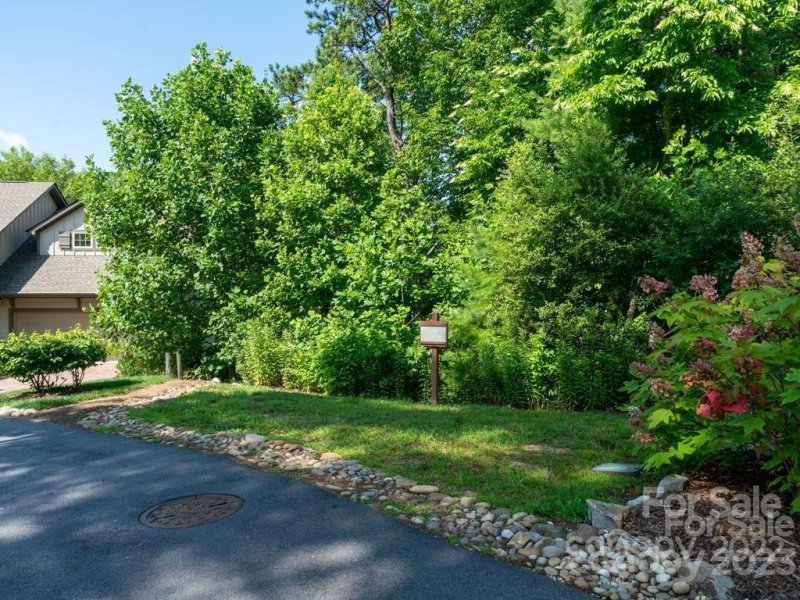 Property image 3 at 10 Piney Trace Loop, Fairview, NC 28730