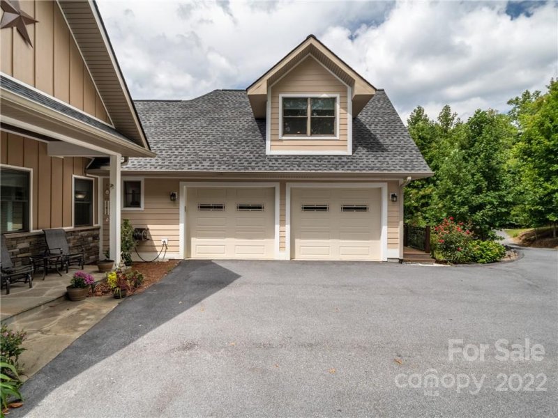 Property image 2 at 930 Big Raven Lane, Saluda, NC 28773