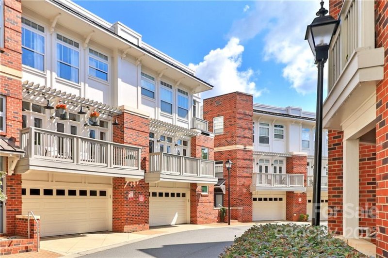 Property image 3 at 923 Gracie Way, Charlotte, NC 28204