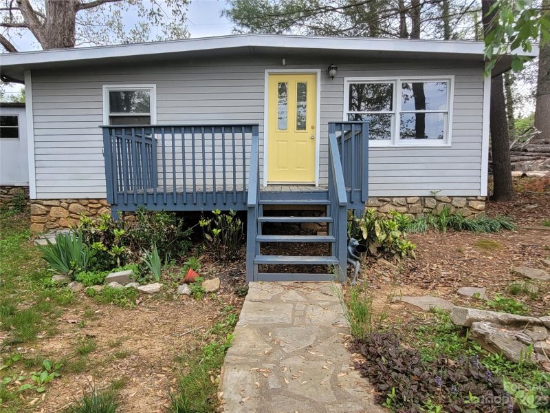 Property image 2 at 312 Beverly Avenue, Hendersonville, NC 28739